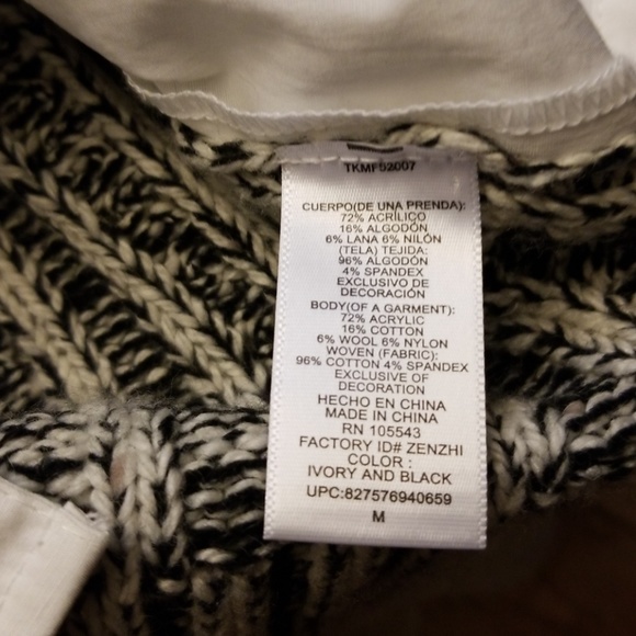 🌹Black & Gray sweater with white hem🛍💜 - Picture 7 of 8